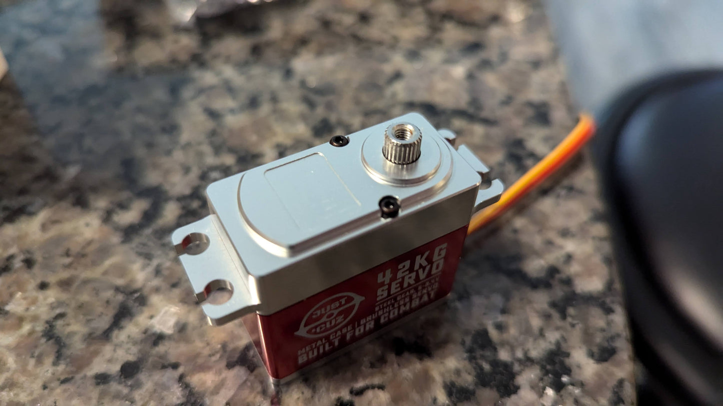 Brushless All Metal Speedy Servo - 42kg-cm True 200 Degree